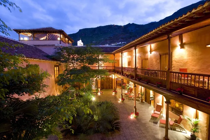 LIVVO La Quinta Roja 3