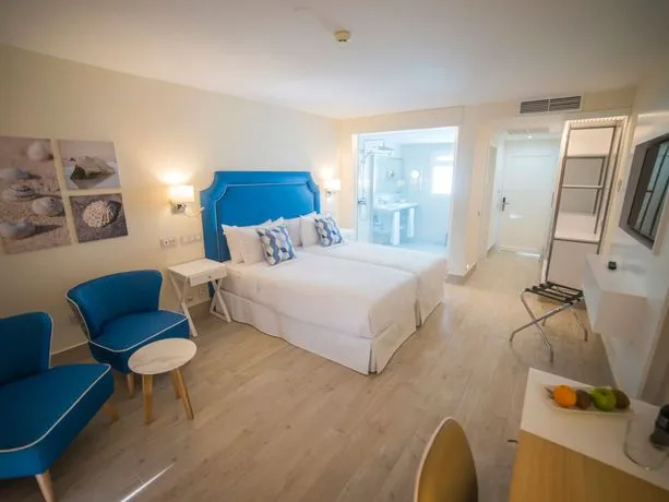 Boutique Tao Caleta Mar 3