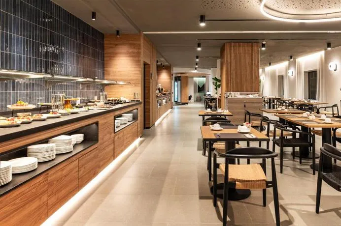Occidental Santa Cruz Contemporáneo 3