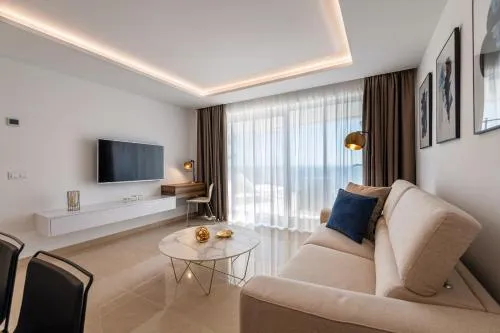 Grand Horizon Luxury Boutique Apartments 2